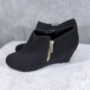 Andiamo Black Faux Suede Wedge Ankle Booties Size 6.5